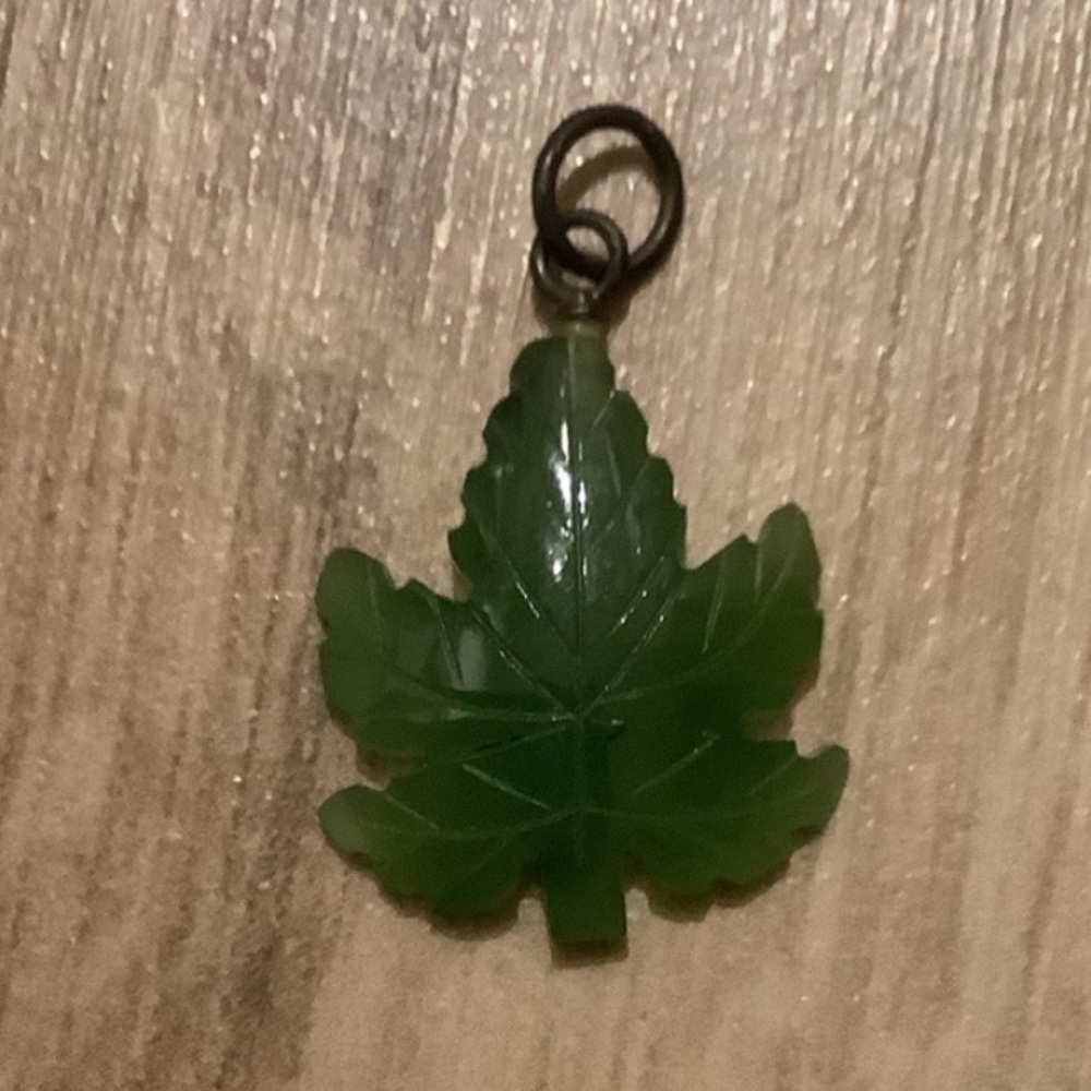 new vintage Jade maple leaf pendant charm
